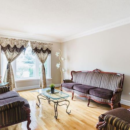 Beautiful Home 4 Bed, 3 Bath, Garage, Backyard! 미시소거 외부 사진