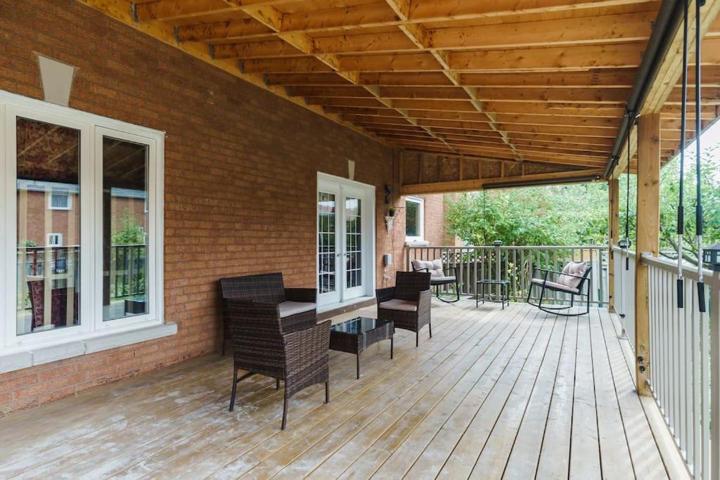 Beautiful Home 4 Bed, 3 Bath, Garage, Backyard! 미시소거 외부 사진