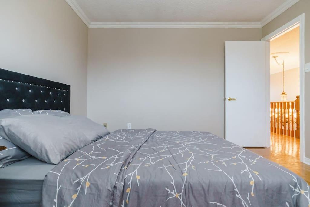 Beautiful Home 4 Bed, 3 Bath, Garage, Backyard! 미시소거 외부 사진