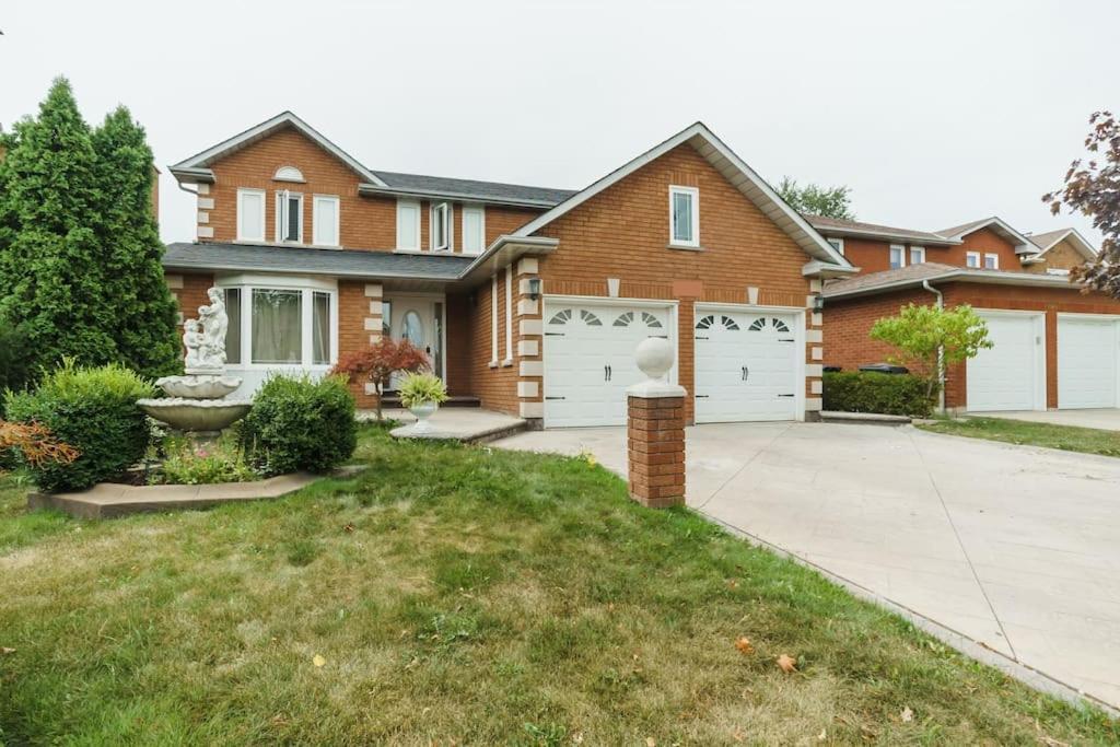 Beautiful Home 4 Bed, 3 Bath, Garage, Backyard! 미시소거 외부 사진