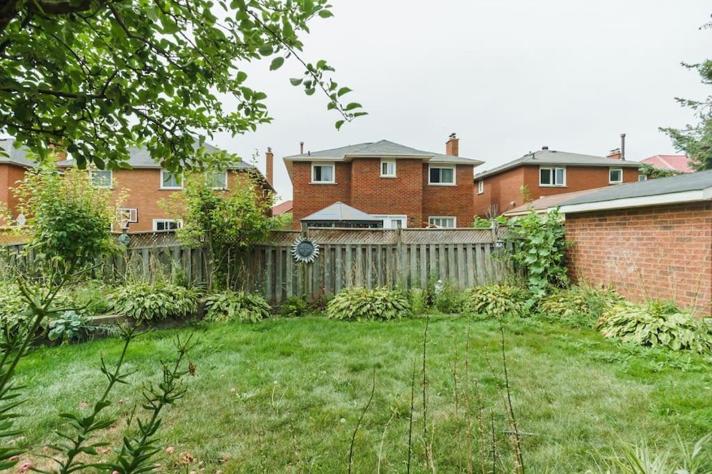 Beautiful Home 4 Bed, 3 Bath, Garage, Backyard! 미시소거 외부 사진