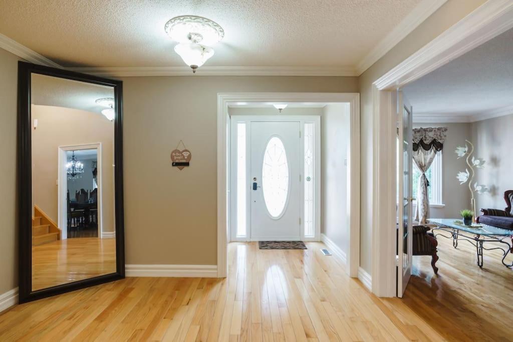 Beautiful Home 4 Bed, 3 Bath, Garage, Backyard! 미시소거 외부 사진