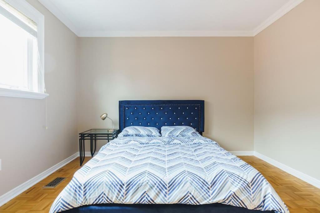 Beautiful Home 4 Bed, 3 Bath, Garage, Backyard! 미시소거 외부 사진