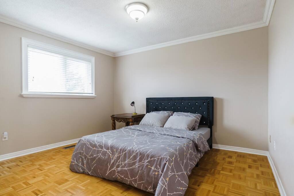 Beautiful Home 4 Bed, 3 Bath, Garage, Backyard! 미시소거 외부 사진