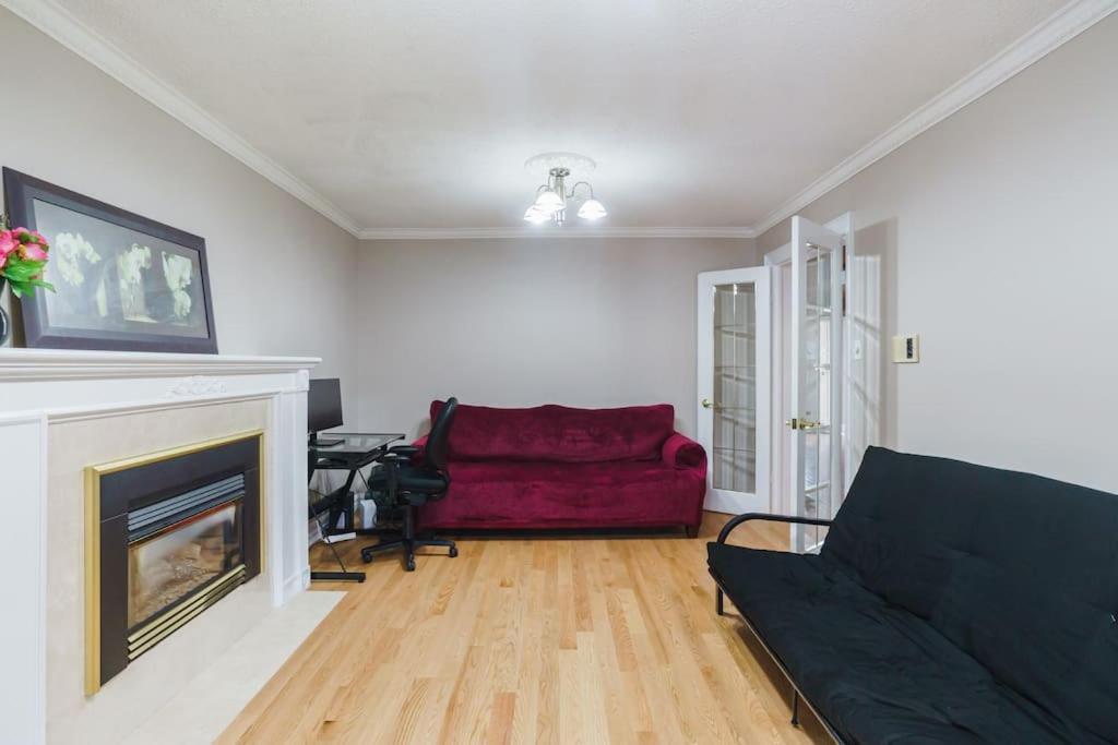 Beautiful Home 4 Bed, 3 Bath, Garage, Backyard! 미시소거 외부 사진