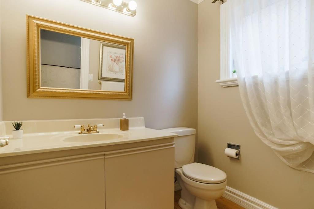 Beautiful Home 4 Bed, 3 Bath, Garage, Backyard! 미시소거 외부 사진
