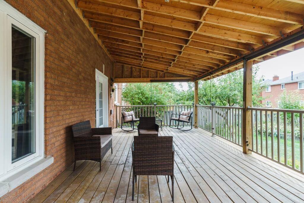 Beautiful Home 4 Bed, 3 Bath, Garage, Backyard! 미시소거 외부 사진