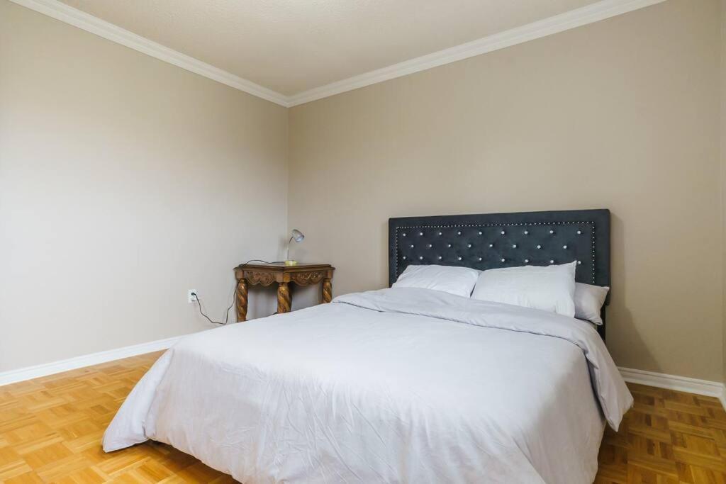 Beautiful Home 4 Bed, 3 Bath, Garage, Backyard! 미시소거 외부 사진