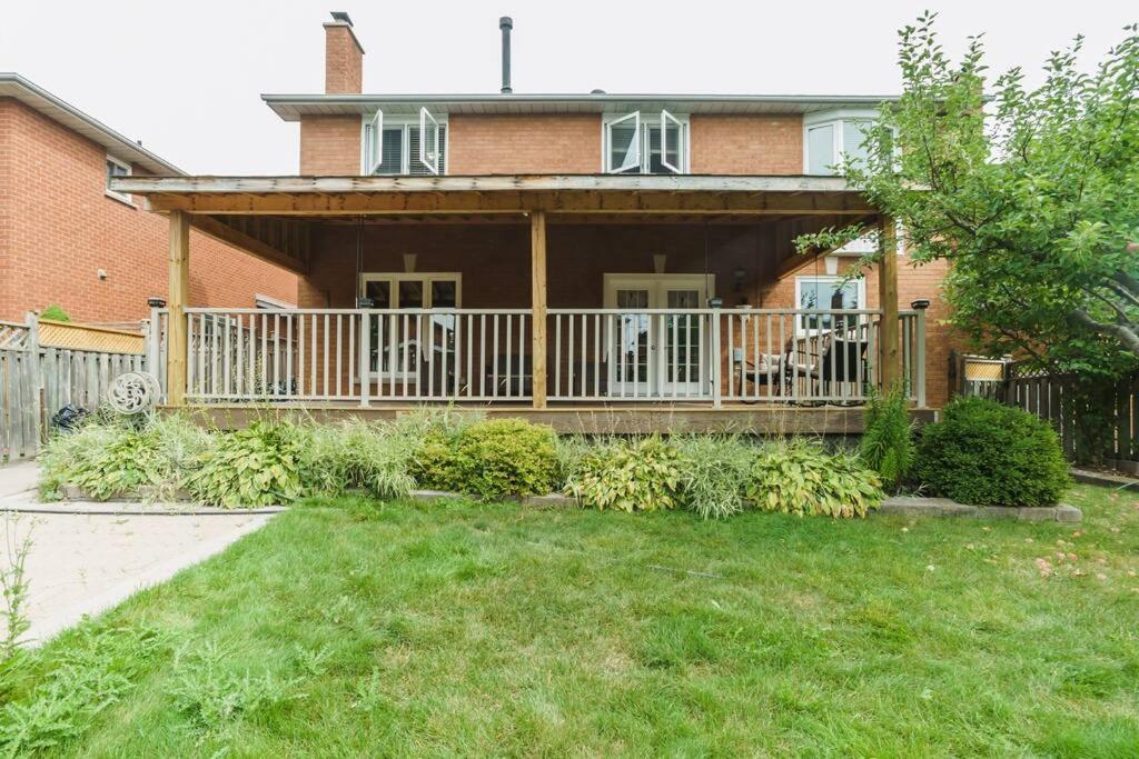 Beautiful Home 4 Bed, 3 Bath, Garage, Backyard! 미시소거 외부 사진
