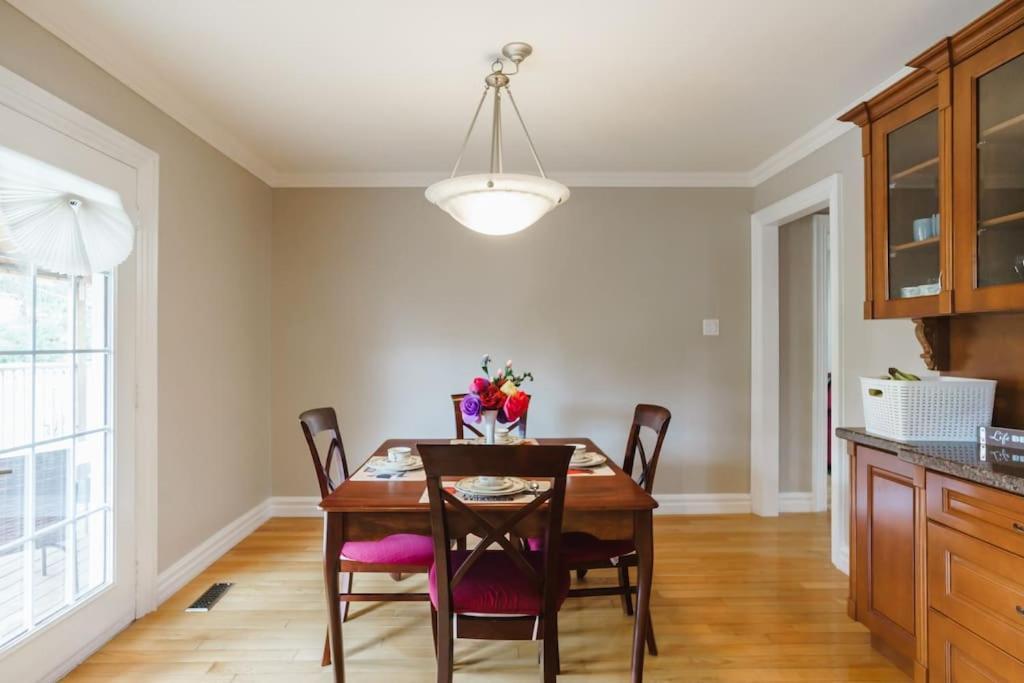 Beautiful Home 4 Bed, 3 Bath, Garage, Backyard! 미시소거 외부 사진